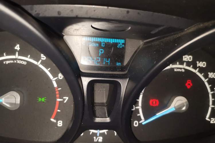 Used Ford EcoSport 2013 1.5L Automatic Fashion Model Odometer Close Up