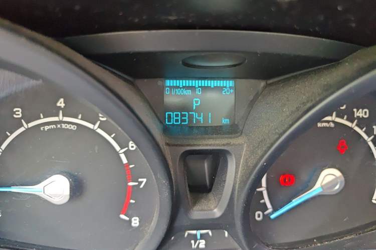 Used Ford EcoSport 2013 1.5L Automatic Fashion Model Odometer Close Up