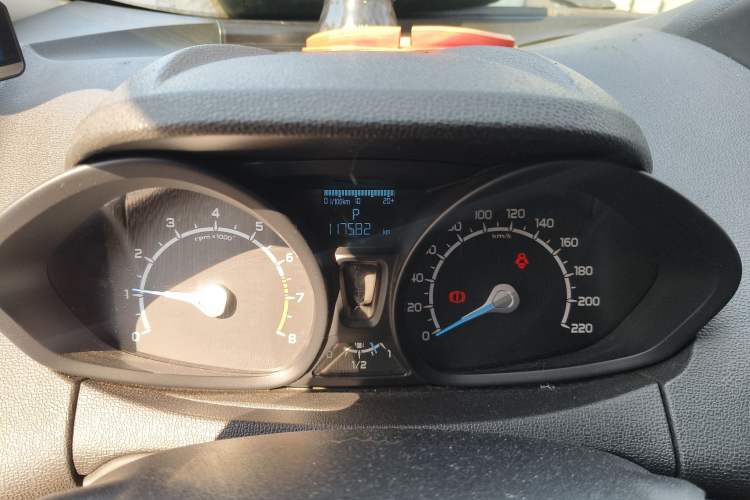 Used Ford EcoSport 2013 1.5L Automatic Fashion Model Odometer Close Up