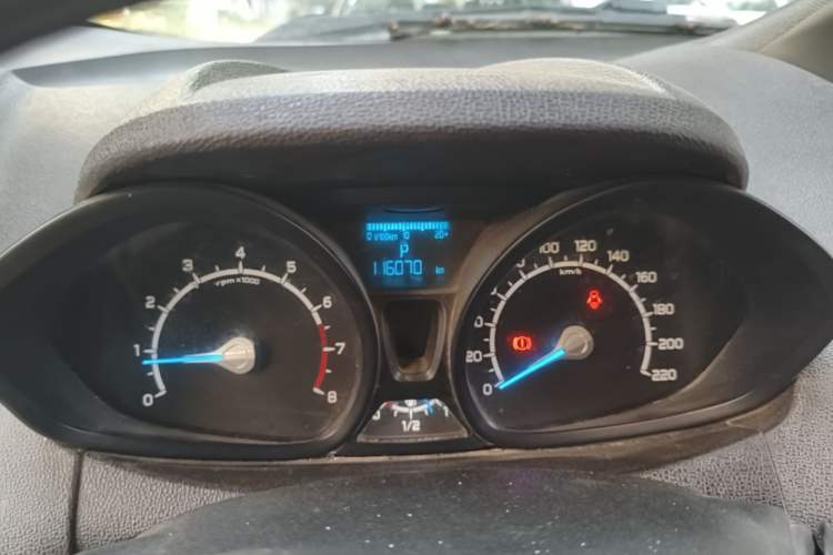 Used Ford EcoSport 2013 1.5L Automatic Fashion Model Odometer Close Up