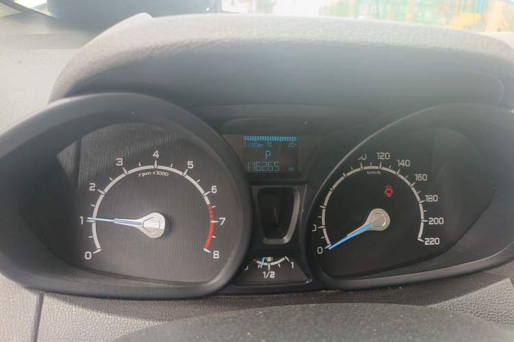 Used Ford EcoSport 2013 1.5L Automatic Fashion Model Odometer Close Up