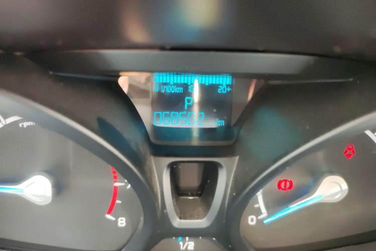 Used Ford EcoSport 2013 1.5L Automatic Fashion Model Odometer Close Up