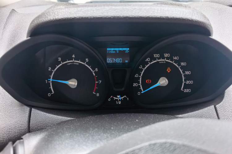 Used Ford EcoSport 2013 1.5L Manual Fashion Model Odometer Close Up