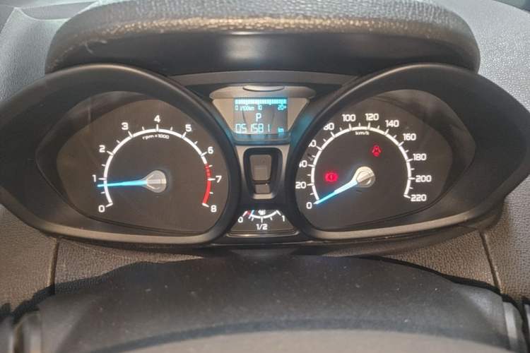 Used Ford EcoSport 2013 1.5L Automatic Fashion Model Odometer Close Up