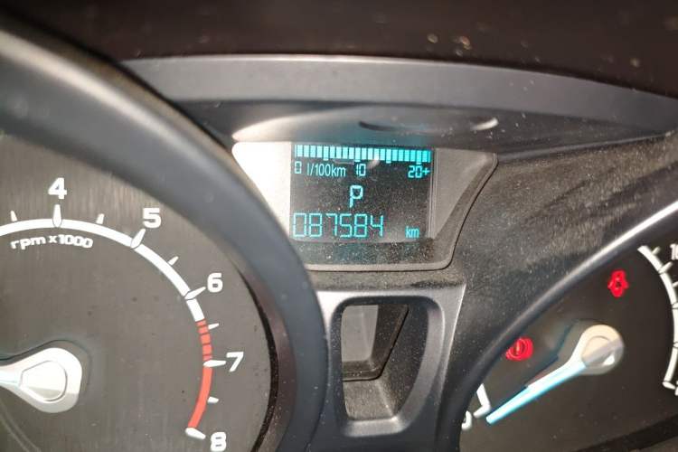 Used Ford EcoSport 2013 1.5L Automatic Fashion Model Odometer Close Up