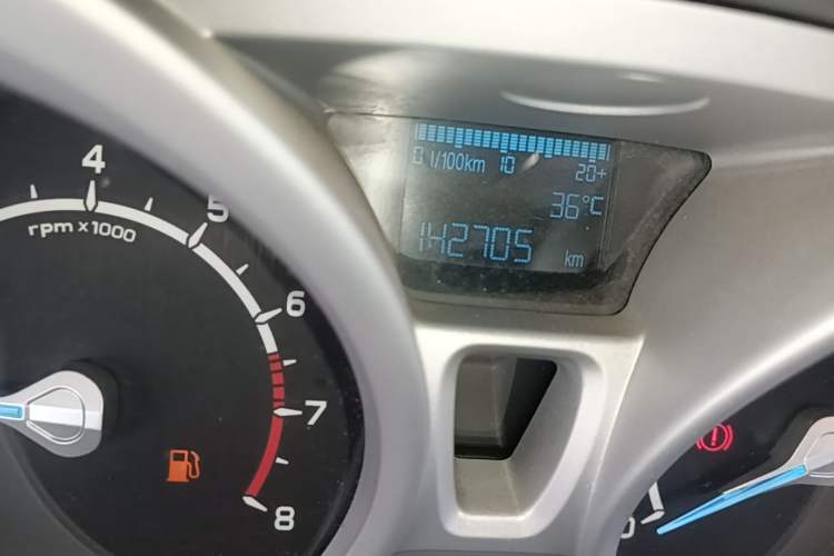 Used Ford EcoSport 2013 1.0L GTDi Manual Luxury Model Odometer Close Up