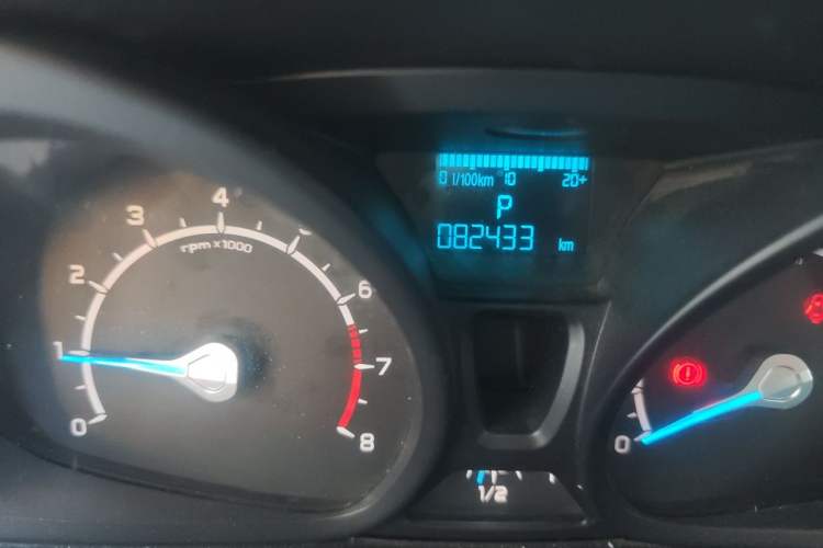Used Ford EcoSport 2013 1.5L Automatic Fashion Model Odometer Close Up