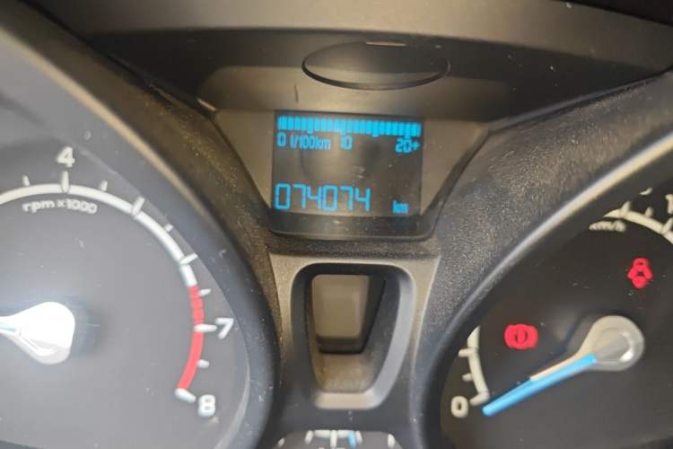 Used Ford EcoSport 2013 1.5L Manual Fashion Model Odometer Close Up