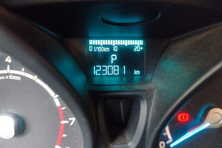 Used Ford EcoSport 2013 1.5L Automatic Fashion Model Odometer Close Up