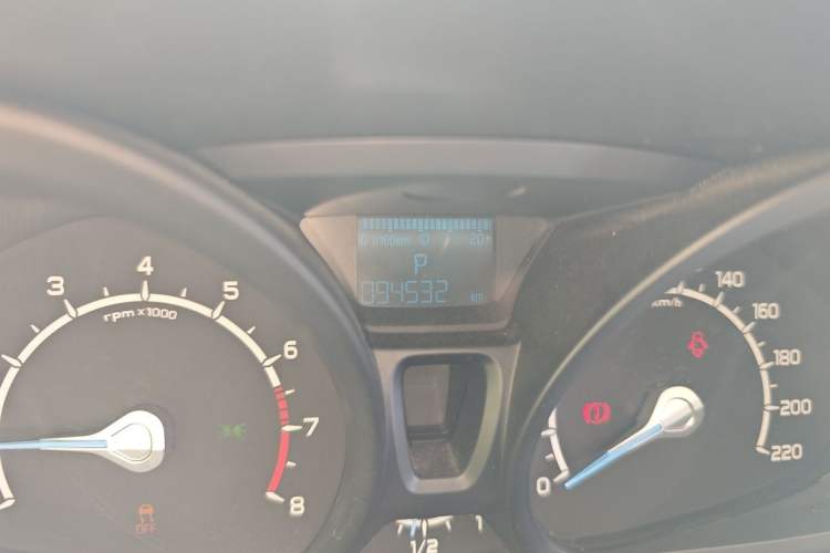 Used Ford EcoSport 2013 1.5L Automatic Fashion Model Odometer Close Up