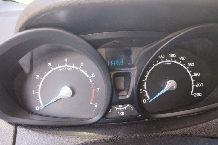 Used Ford EcoSport 2013 1.5L Automatic Fashion Model Odometer Close Up
