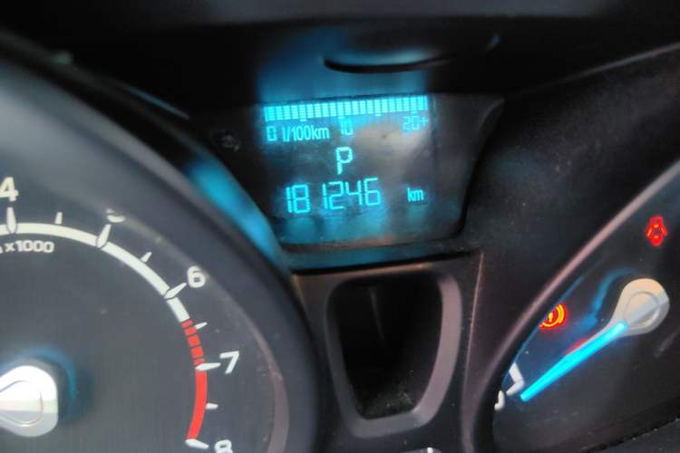 Used Ford EcoSport 2013 1.5L Automatic Fashion Model Odometer Close Up