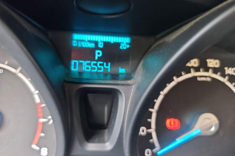 Used Ford EcoSport 2013 1.5L Automatic Fashion Model Odometer Close Up