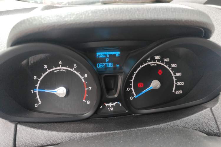 Used Ford EcoSport 2013 1.5L Automatic Fashion Model Odometer Close Up
