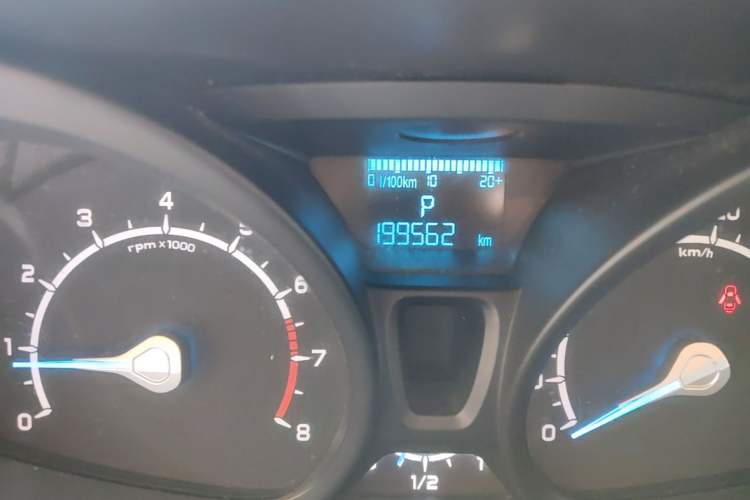 Used Ford EcoSport 2013 1.5L Automatic Fashion Model Odometer Close Up