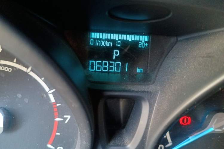 Used Ford EcoSport 2013 1.5L Automatic Fashion Model Odometer Close Up