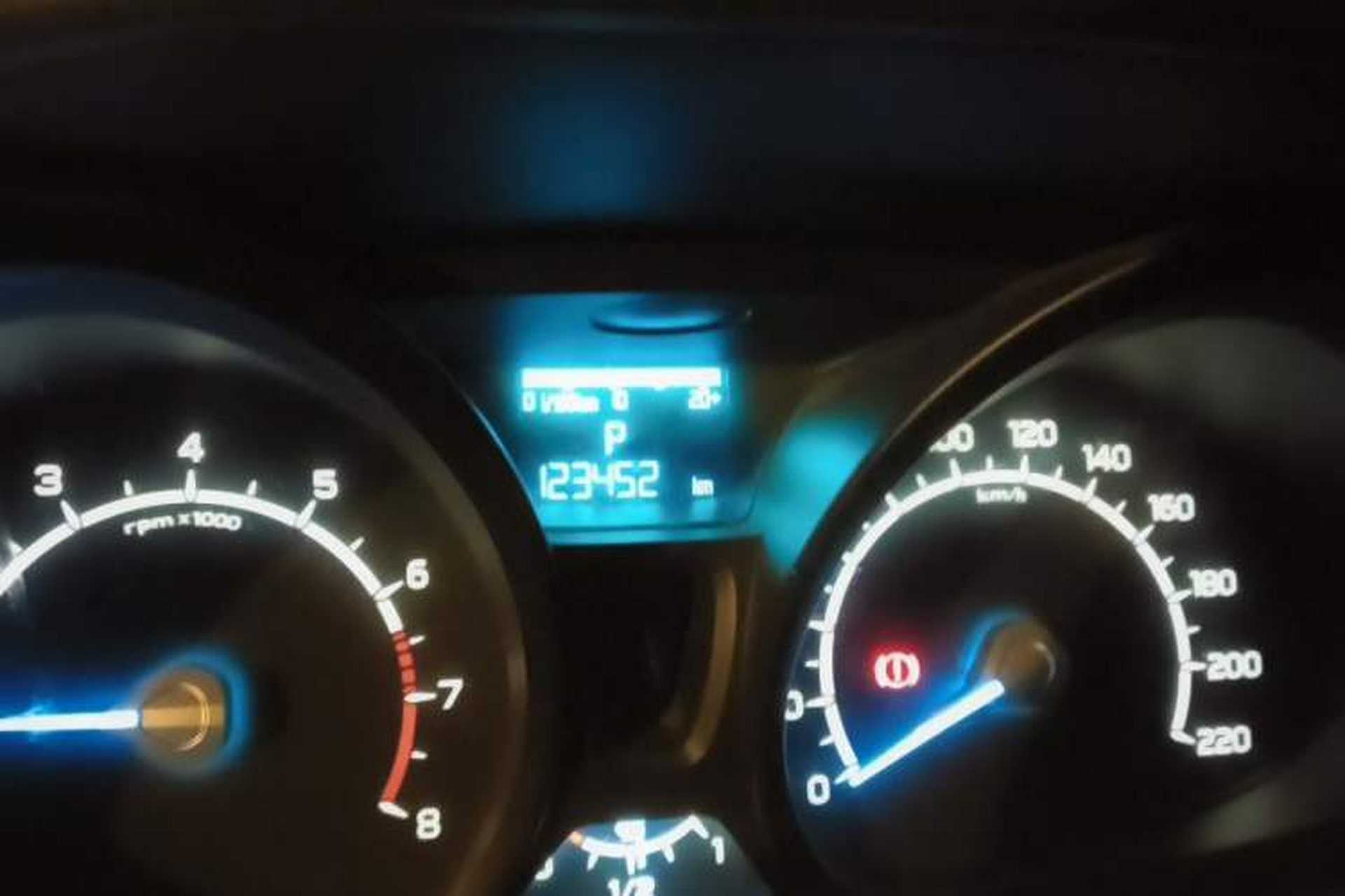 Used Ford EcoSport 2013 1.5L Automatic Fashion Model Odometer Close Up