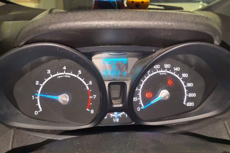 Used Ford EcoSport 2013 1.5L Automatic Fashion Model Odometer Close Up