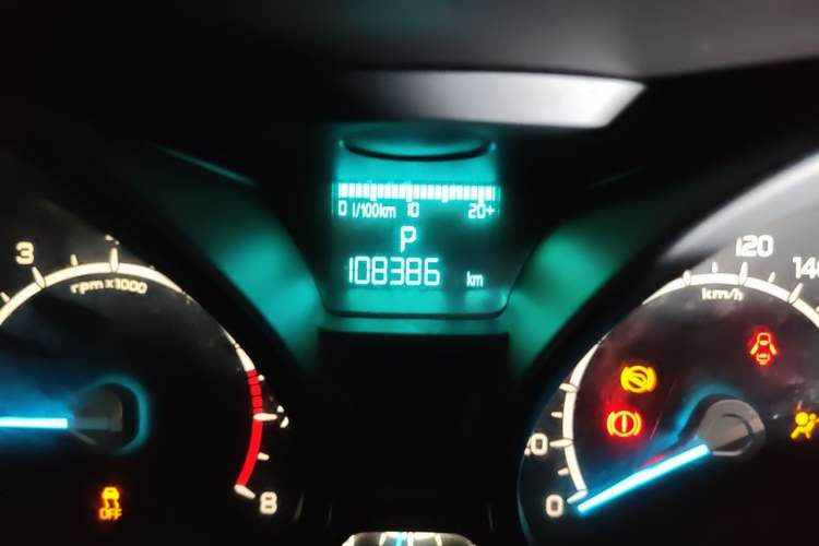 Used Ford EcoSport 2013 1.5L Automatic Fashion Model Odometer Close Up