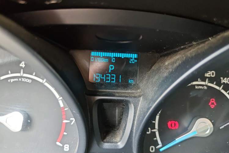 Used Ford EcoSport 2013 1.5L Automatic Fashion Model Odometer Close Up