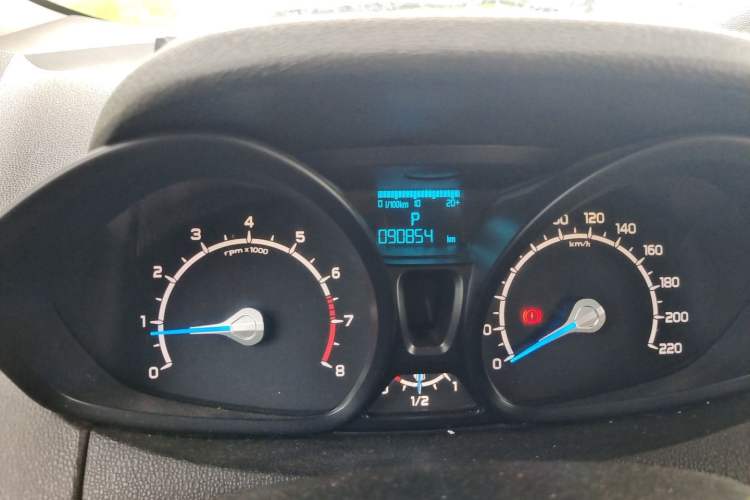 Used Ford EcoSport 2013 1.5L Automatic Fashion Model Odometer Close Up