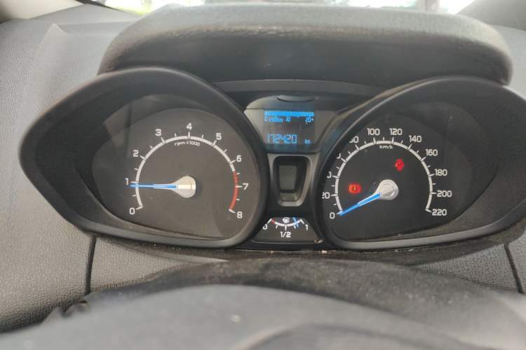 Used Ford EcoSport 2013 1.5L Manual Fashion Model Odometer Close Up