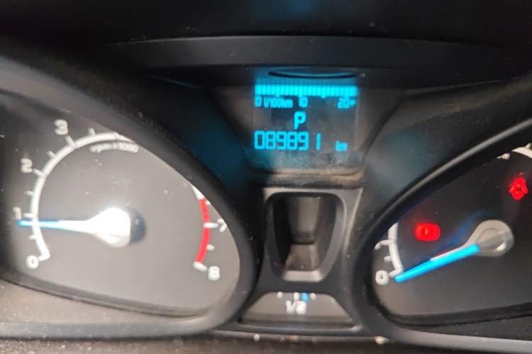 Used Ford EcoSport 2013 1.5L Automatic Fashion Model Odometer Close Up
