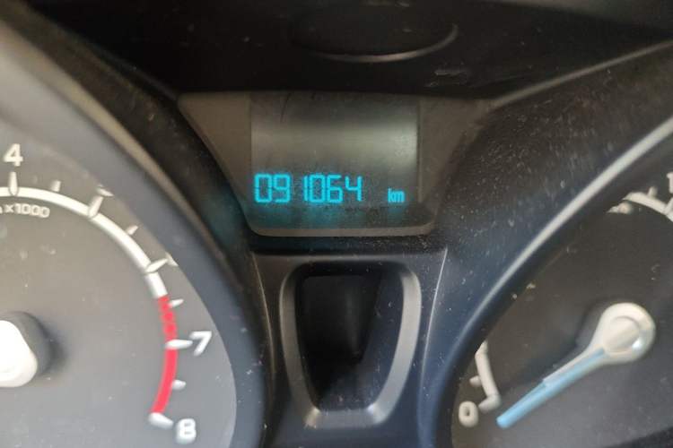 Used Ford EcoSport 2013 1.5L Automatic Fashion Model Odometer Close Up