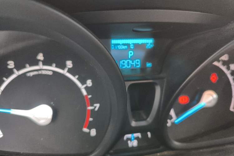 Used Ford EcoSport 2013 1.5L Automatic Fashion Model Odometer Close Up