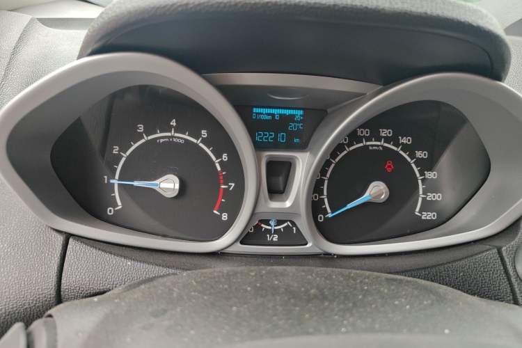 Used Ford EcoSport 2013 1.0L GTDi Manual Luxury Model Odometer Close Up