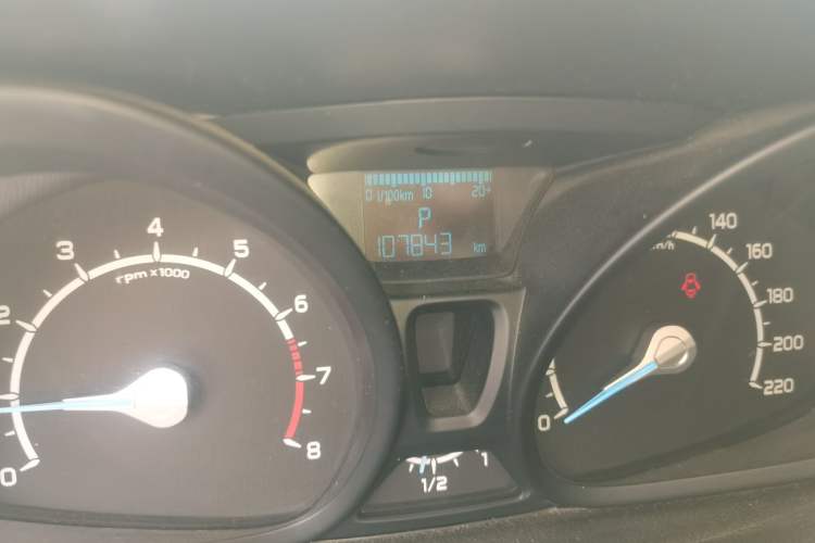 Used Ford EcoSport 2013 1.5L Automatic Fashion Model Odometer Close Up