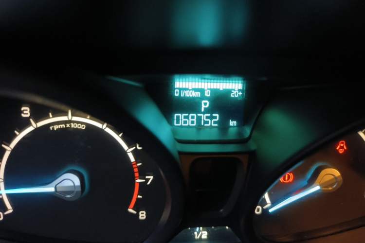 Used Ford EcoSport 2013 1.5L Automatic Fashion Model Odometer Close Up