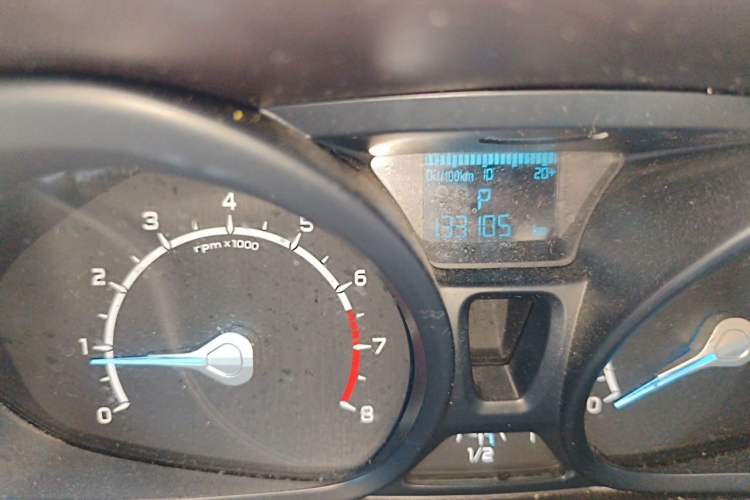 Used Ford EcoSport 2013 1.5L Automatic Fashion Model Odometer Close Up