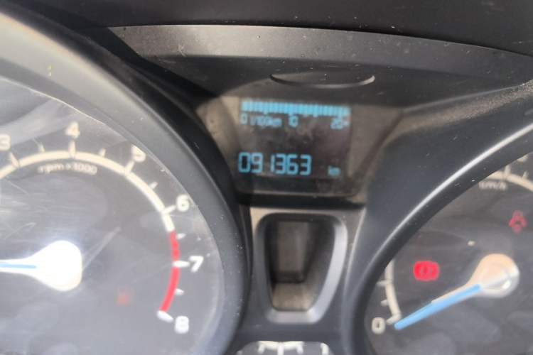 Used Ford EcoSport 2013 1.5L Manual Fashion Model Odometer Close Up
