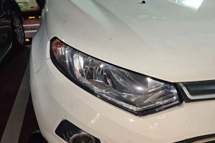Used Ford EcoSport 2013 1.5L Automatic Fashion Model Right Front Headlight
