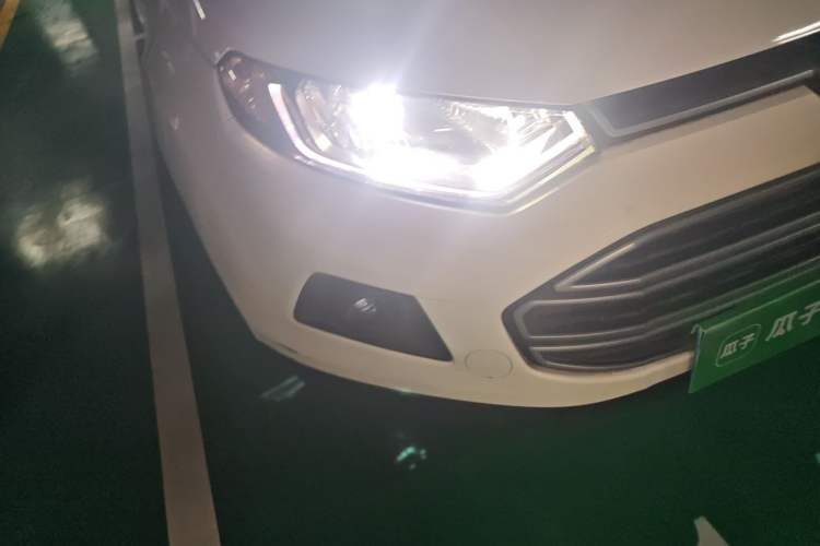 Used Ford EcoSport 2013 1.5L Automatic Fashion Model Right Front Headlight