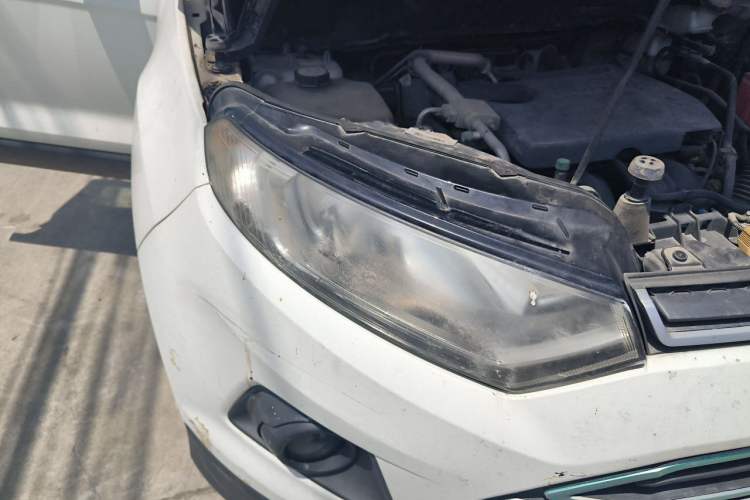 Used Ford EcoSport 2013 1.5L Automatic Fashion Model Right Front Headlight