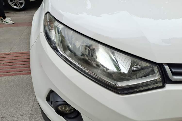 Used Ford EcoSport 2013 1.5L Automatic Fashion Model Right Front Headlight
