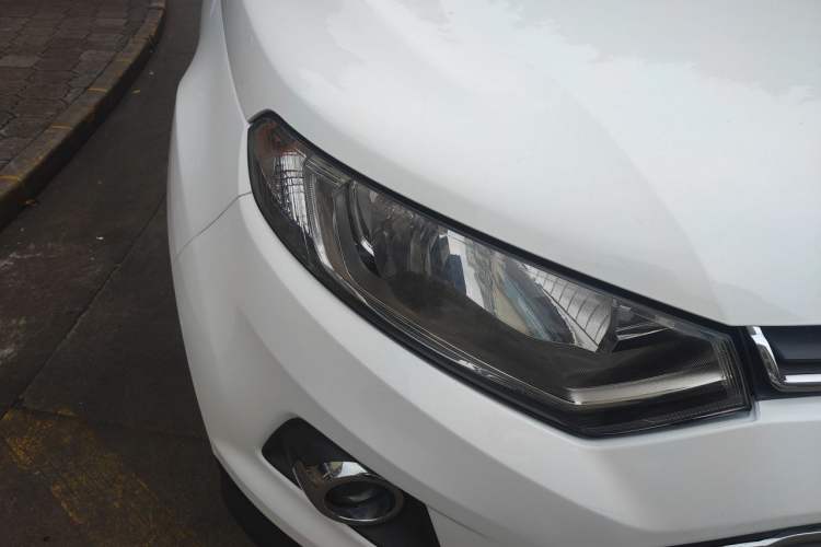 Used Ford EcoSport 2013 1.5L Automatic Prestige Model Right Front Headlight