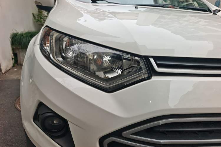 Used Ford EcoSport 2013 1.5L Automatic Fashion Model Right Front Headlight
