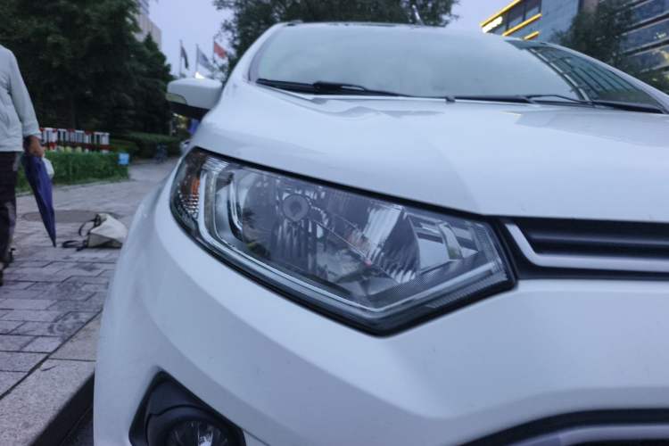 Used Ford EcoSport 2013 1.5L Automatic Fashion Model Right Front Headlight