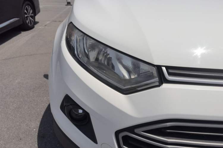 Used Ford EcoSport 2013 1.5L Manual Fashion Model Right Front Headlight