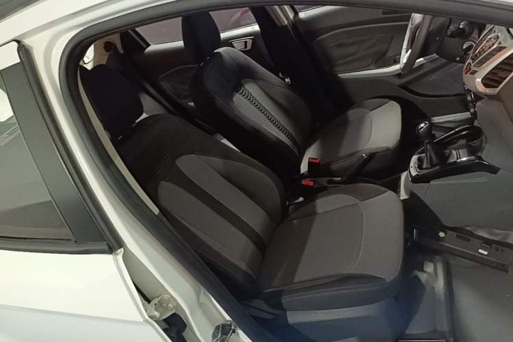 Used Ford EcoSport 2013 1.5L Manual Fashion Model Right Front Seat
