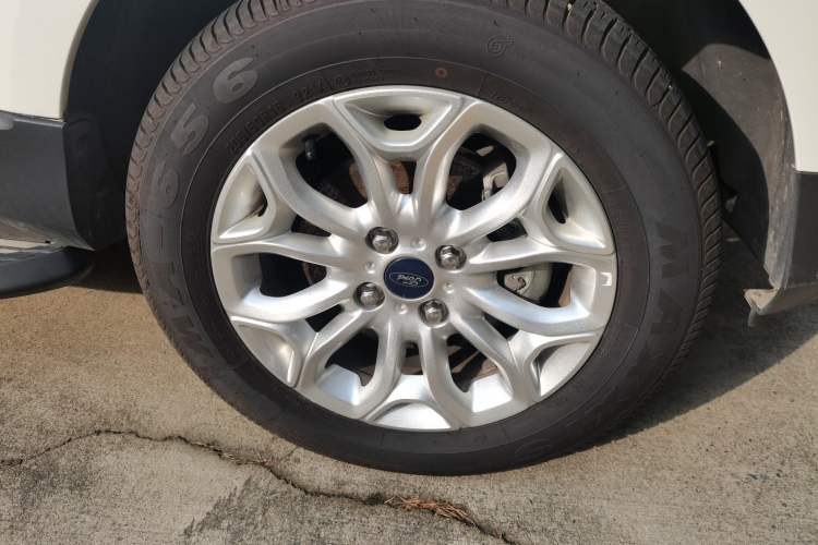 Used Ford EcoSport 2013 1.5L Automatic Prestige Model Right Front Wheel Hub