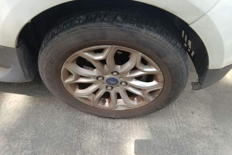 Used Ford EcoSport 2013 1.5L Automatic Prestige Model Right Front Wheel Hub