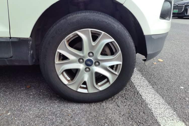 Used Ford EcoSport 2013 1.5L Automatic Fashion Model Right Front Wheel Hub