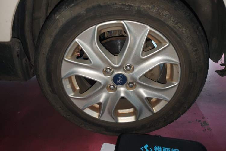 Used Ford EcoSport 2013 1.5L Automatic Fashion Model Right Front Wheel Hub