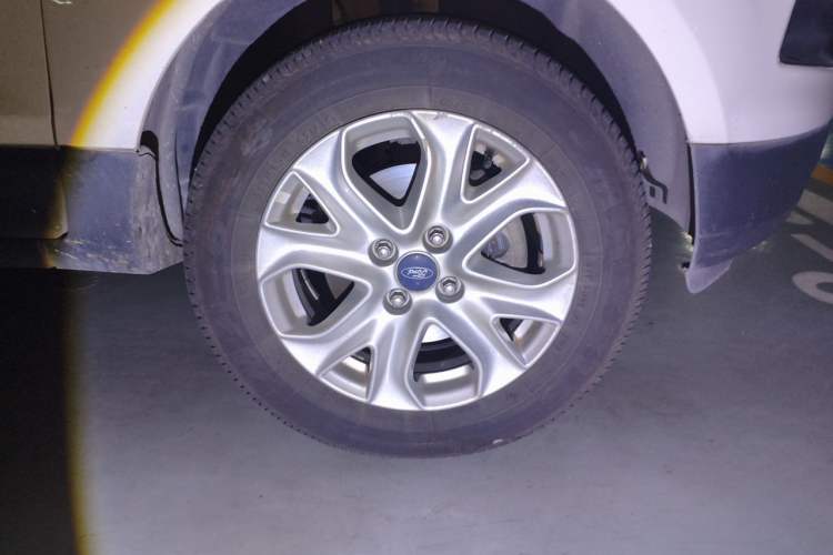 Used Ford EcoSport 2013 1.5L Automatic Fashion Model Right Front Wheel Hub