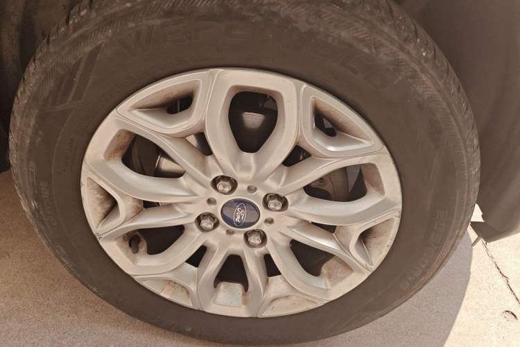 Used Ford EcoSport 2013 1.5L Automatic Prestige Model Right Front Wheel Hub