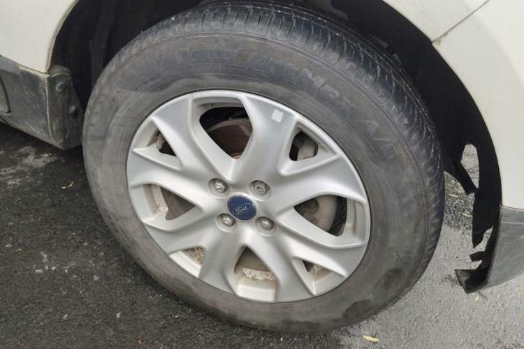 Used Ford EcoSport 2013 1.5L Automatic Fashion Model Right Front Wheel Hub